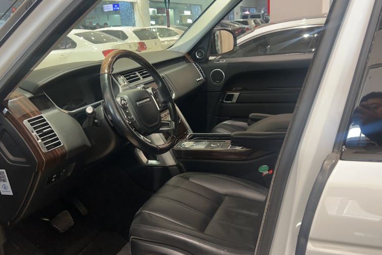 Used Land Rover Range 2015 3.0 SC V6 Vogue Interior 2