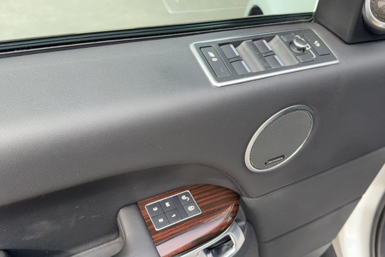 Used Land Rover Range 2015 3.0 SC V6 Vogue Interior 2