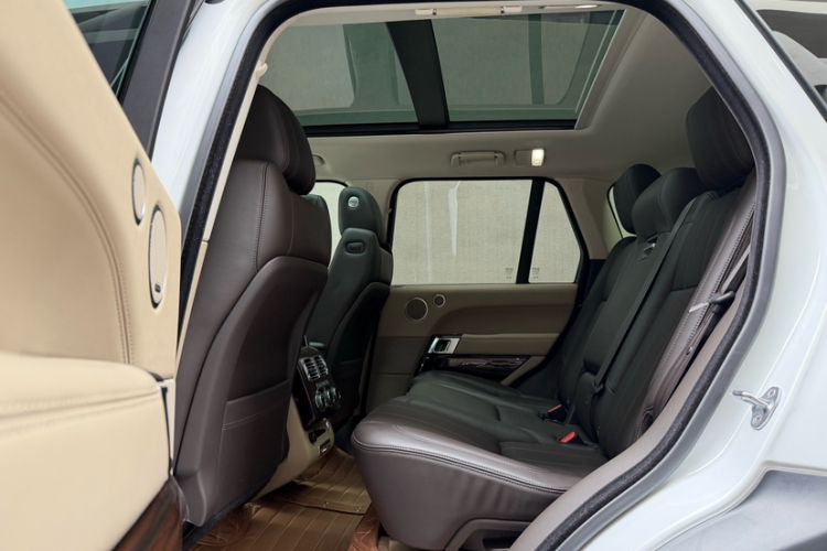 Used Land Rover Range 2015 3.0 SC V6 Vogue Interior 2