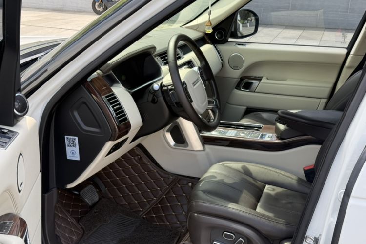 Used Land Rover Range 2015 3.0 SC V6 Vogue Interior 2