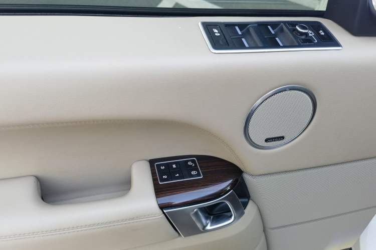 Used Land Rover Range 2015 3.0 SC V6 Vogue Interior 3