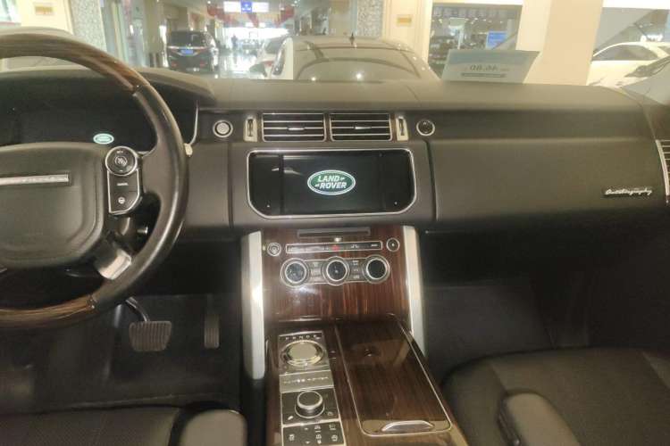 Used Land Rover Range 2015 3.0 SC V6 Vogue Interior 3