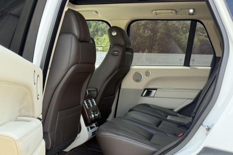 Used Land Rover Range 2015 3.0 SC V6 Vogue Interior 3