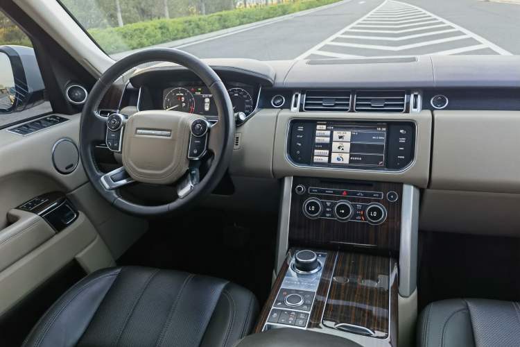 Used Land Rover Range 2015 3.0 SC V6 Vogue Interior 4