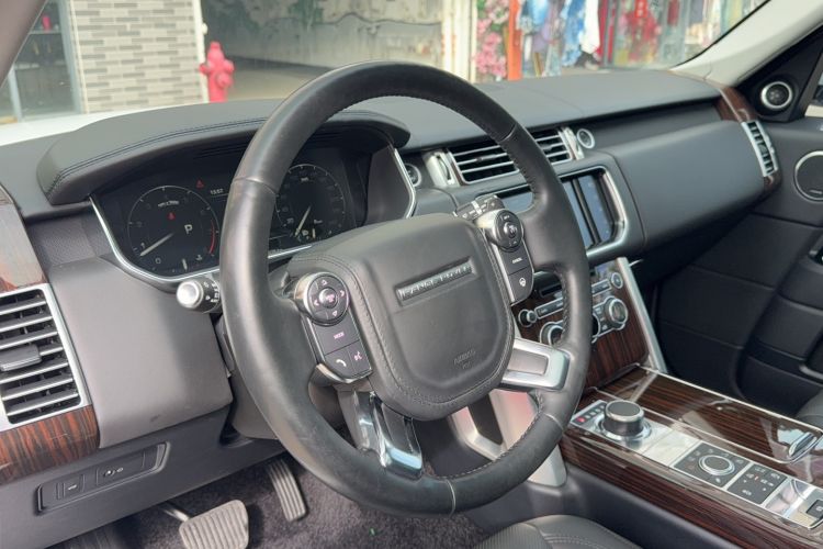 Used Land Rover Range 2015 3.0 SC V6 Vogue Interior 4