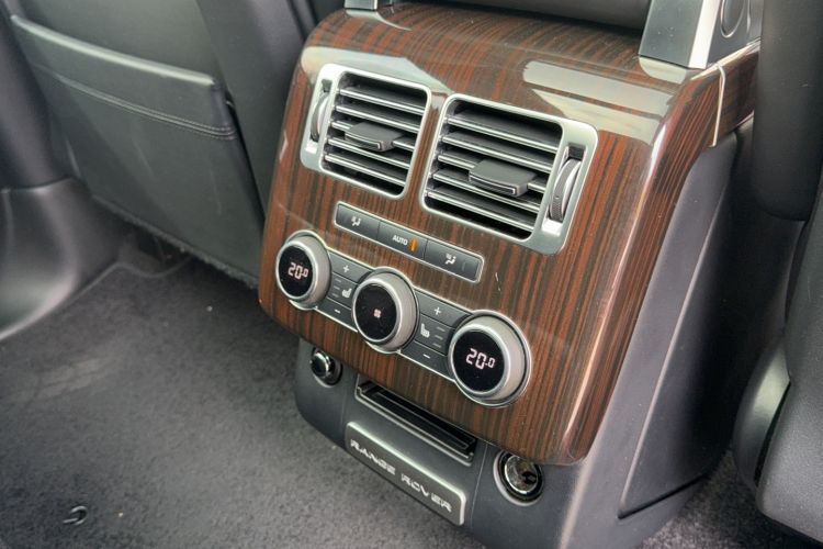 Used Land Rover Range 2015 3.0 SC V6 Vogue Interior 9