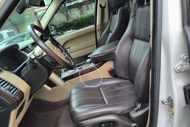 Used Land Rover Range 2015 3.0 SC V6 Vogue Left Front Seat