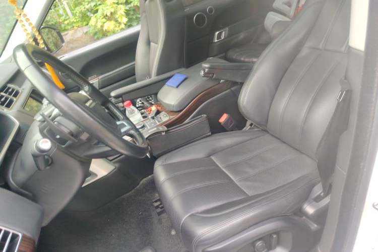 Used Land Rover Range 2015 3.0 SC V6 Vogue Left Front Seat