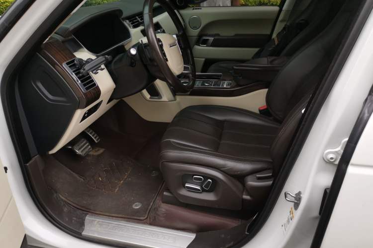 Used Land Rover Range 2015 3.0 SC V6 Vogue Left Front Seat
