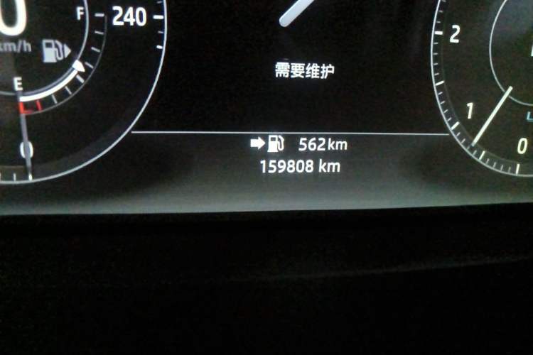 Used Land Rover Range 2015 3.0 TDV6 Vogue Odometer Close Up