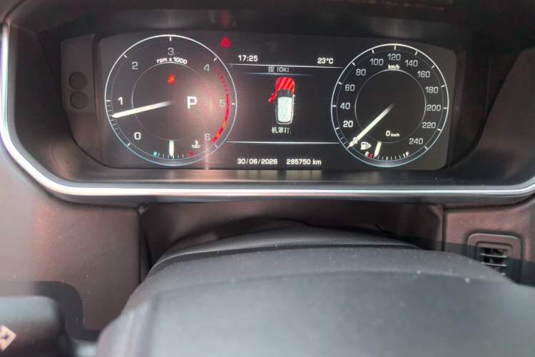 Used Land Rover Range 2015 3.0 TDV6 Vogue Odometer Close Up