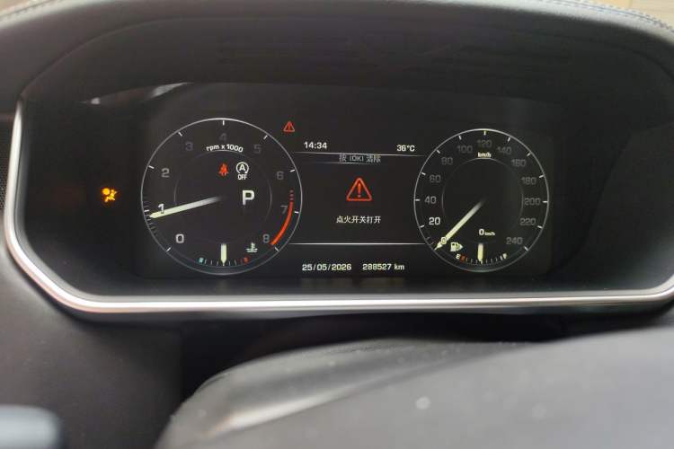 Used Land Rover Range 2015 3.0 SC V6 Vogue SE Long-Wheelbase Edition Odometer Close Up