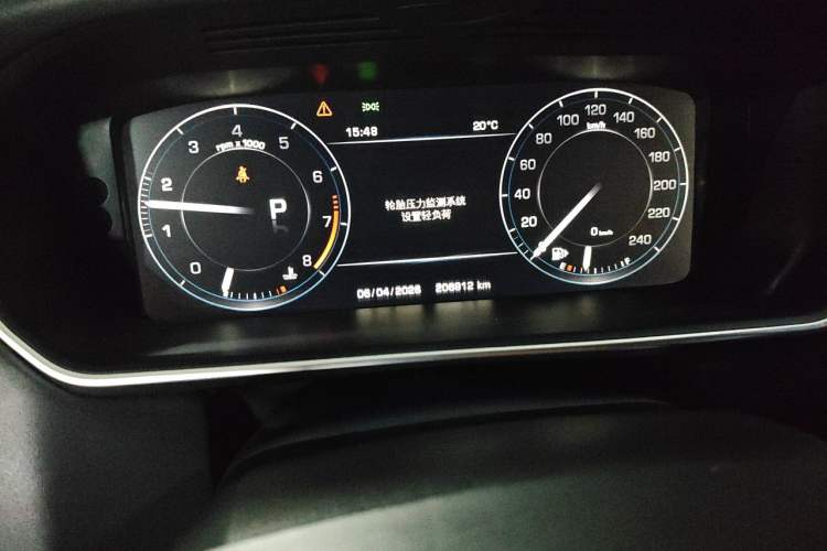 Used Land Rover Range 2015 3.0 SC V6 Vogue SE Long-Wheelbase Edition Odometer Close Up