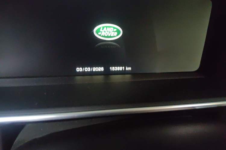 Used Land Rover Range 2015 3.0 TDV6 Vogue SE Extended-Length Model Odometer Close Up