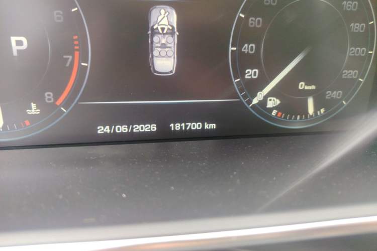Used Land Rover Range 2015 3.0 SC V6 Vogue Odometer Close Up