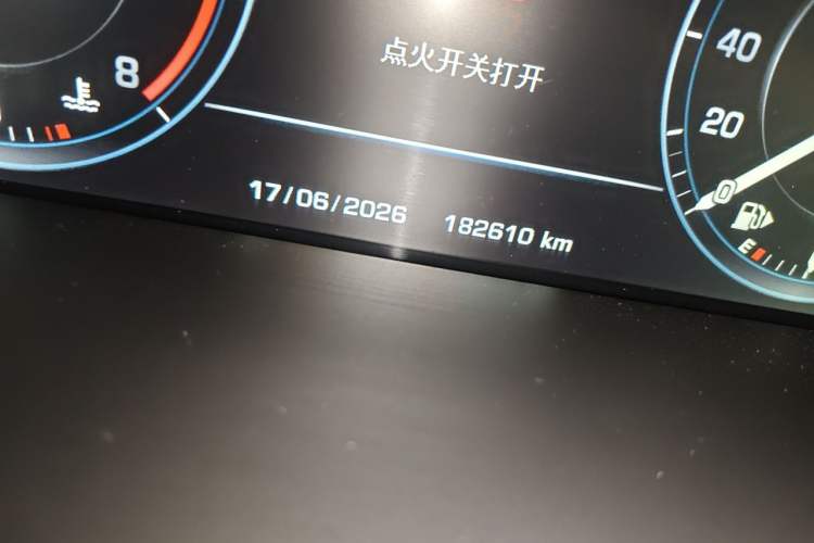 Used Land Rover Range 2015 3.0 SC V6 Vogue Odometer Close Up