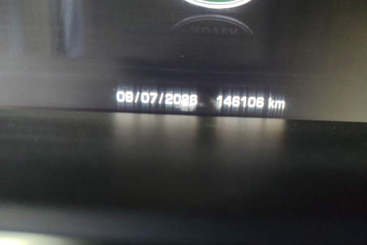 Used Land Rover Range 2015 3.0 SC V6 Vogue Odometer Close Up