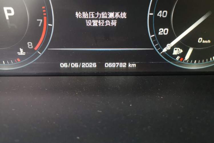 Used Land Rover Range 2015 3.0 SC V6 Vogue Odometer Close Up