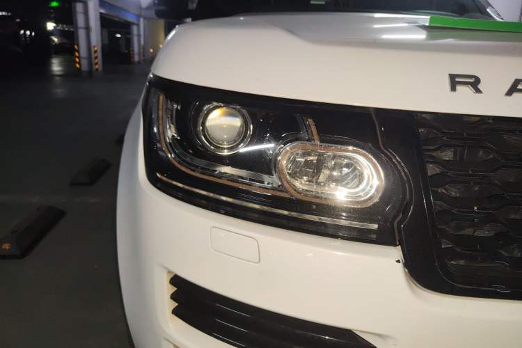 Used Land Rover Range 2015 3.0 TDV6 Vogue SE Extended-Length Model Right Front Headlight