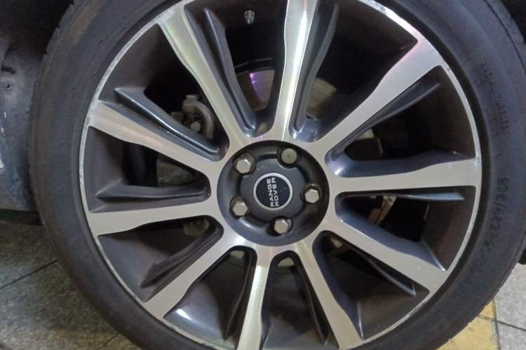 Used Land Rover Range 2015 3.0 TDV6 Vogue Right Front Wheel Hub
