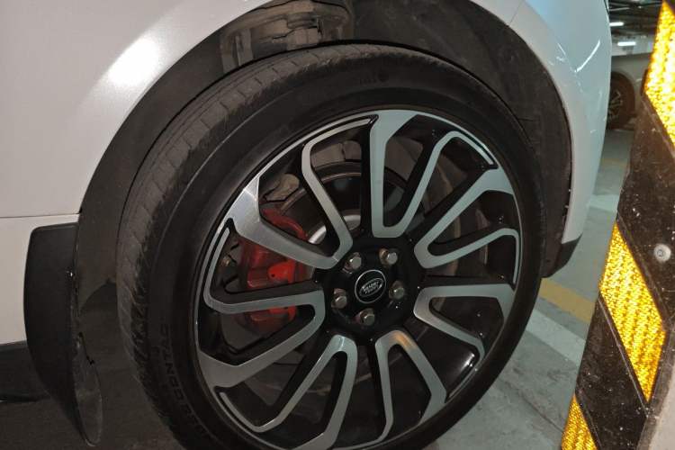 Used Land Rover Range 2015 3.0 SC V6 Vogue SE Long-Wheelbase Edition Right Front Wheel Hub