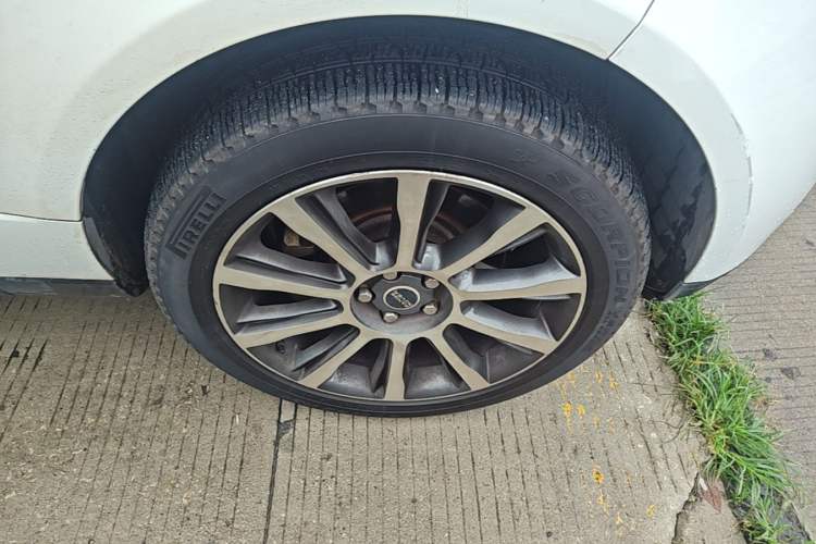 Used Land Rover Range  Right Front Wheel Hub