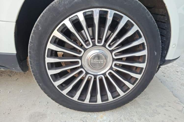Used Land Rover Range  Right Front Wheel Hub