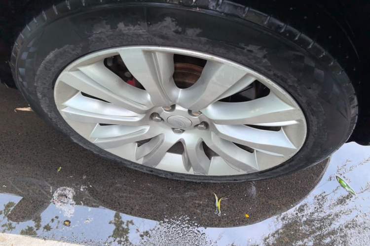 Used Land Rover Range 2015 3.0 TDV6 Vogue Right Front Wheel Hub