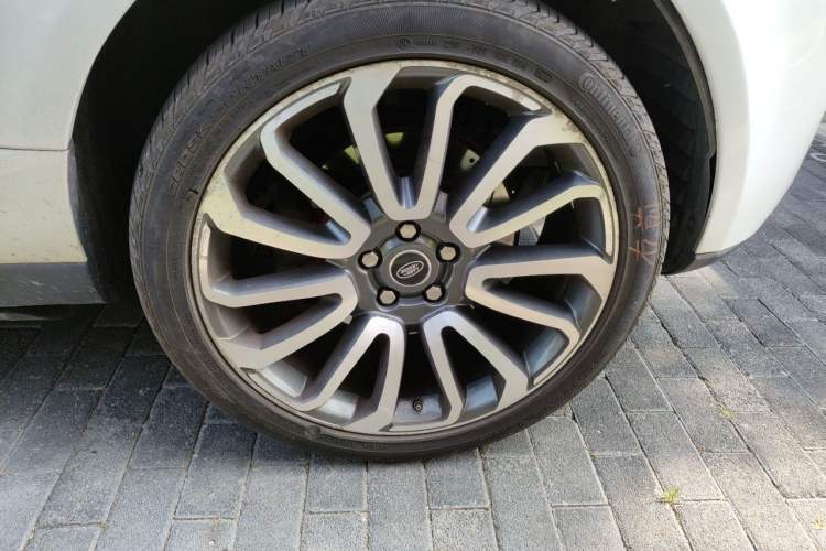 Used Land Rover Range  Right Front Wheel Hub