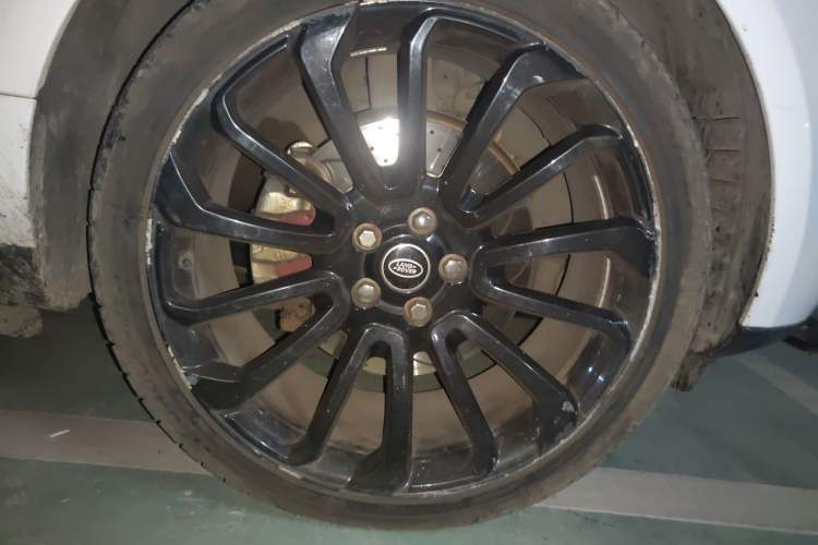 Used Land Rover Range 2015 3.0 TDV6 Vogue SE Extended-Length Model Right Front Wheel Hub