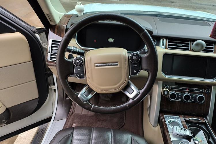 Used Land Rover Range 2015 3.0 SC V6 Vogue Steering Wheel
