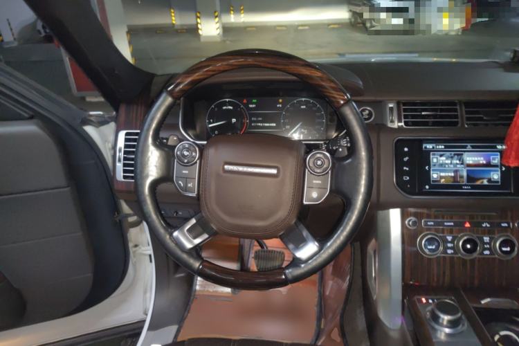 Used Land Rover Range 2015 3.0 TDV6 Vogue SE Extended-Length Model Steering Wheel
