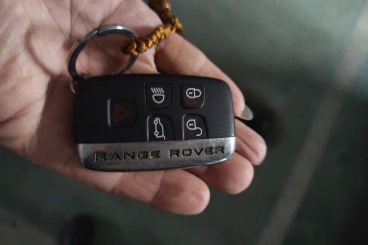 Used Land Rover Range 2015 3.0 TDV6 Vogue SE Extended-Length Model Vehicle Key