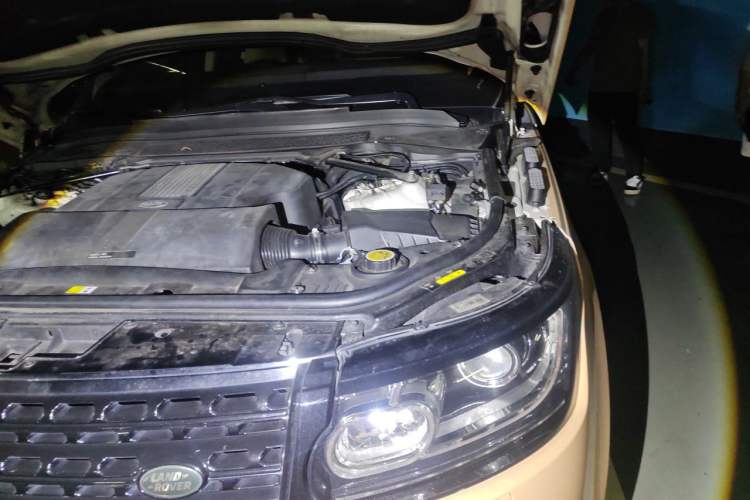 Used Land Rover Range  Engine Bay Left