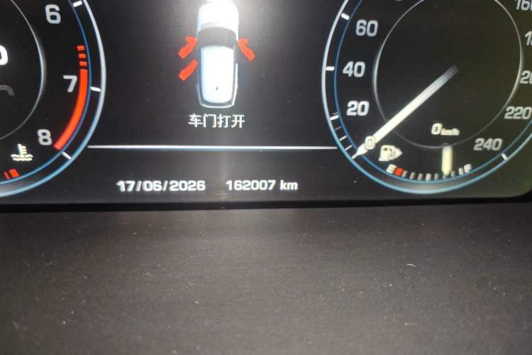 Used Land Rover Range  Odometer Close Up
