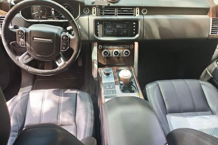 Used Land Rover Range 2016 3.0 SC V6 Vogue Extended Version Audio And AC Panel