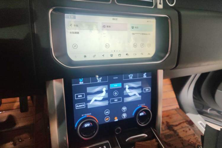 Used Land Rover Range 2016 3.0 SC V6 Vogue Extended Version Audio And AC Panel