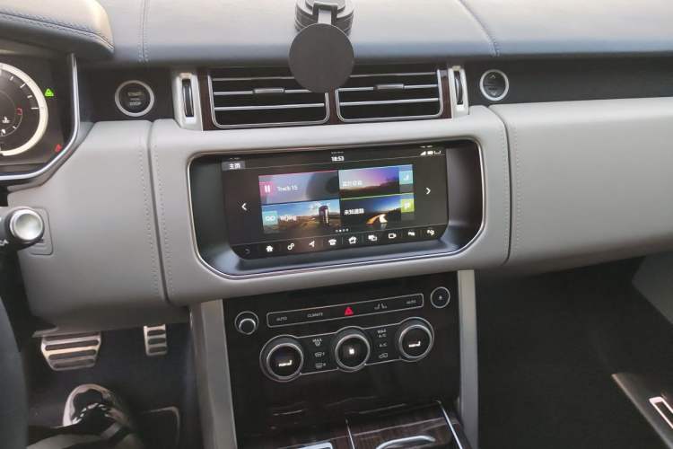 Used Land Rover Range 2016 3.0 SC V6 Vogue SE Prestige Extended-Wheelbase Model Audio And AC Panel
