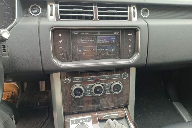Used Land Rover Range 2016 3.0 SC V6 Vogue Extended Version Audio And AC Panel