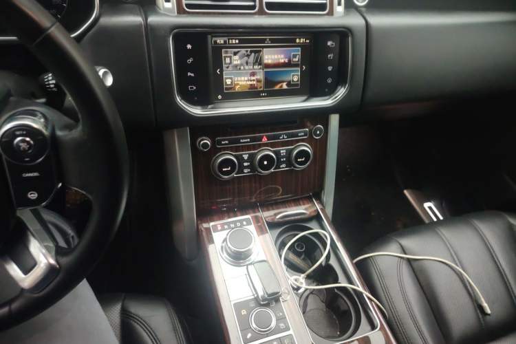 Used Land Rover Range 2016 3.0 SC V6 Vogue Extended Version Audio And AC Panel