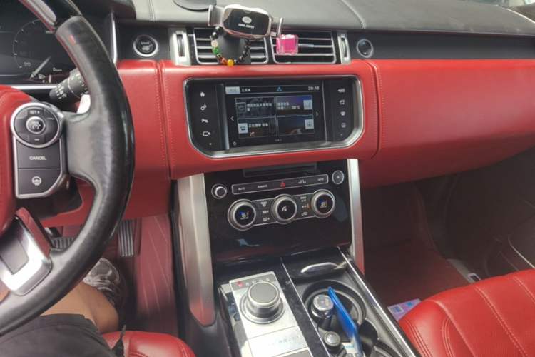 Used Land Rover Range 2016 3.0 TDV6 Hybrid Vogue SE Long-Wheelbase Edition Audio And AC Panel