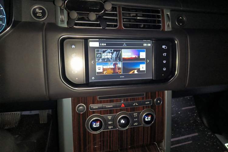 Used Land Rover Range 2016 3.0 SC V6 Vogue SE Long-Wheelbase Edition Audio And AC Panel