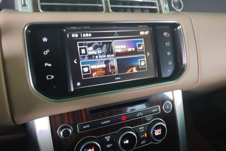 Used Land Rover Range 2016 3.0 SC V6 Vogue Audio And AC Panel