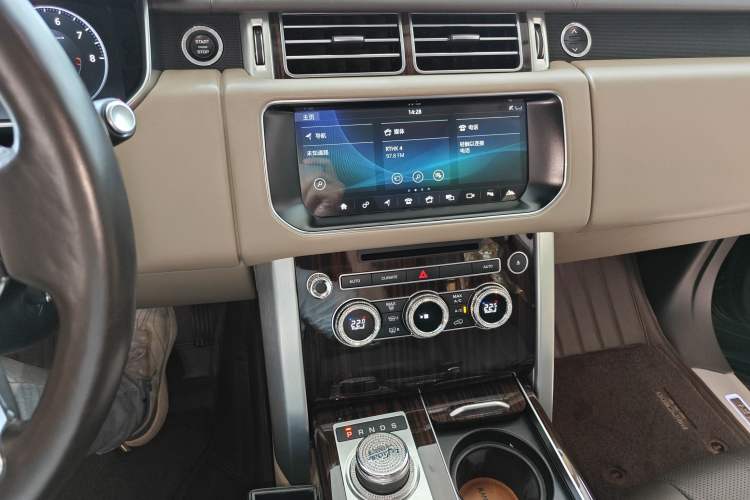 Used Land Rover Range 2016 3.0 SC V6 Vogue Extended Version Audio And AC Panel