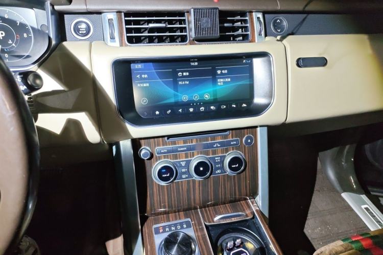 Used Land Rover Range 2016 3.0 SC V6 Vogue SE Long-Wheelbase Edition Audio And AC Panel