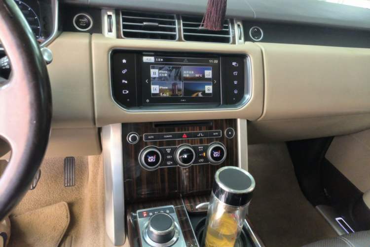 Used Land Rover Range 2016 3.0 SC V6 Vogue Extended Version Audio And AC Panel