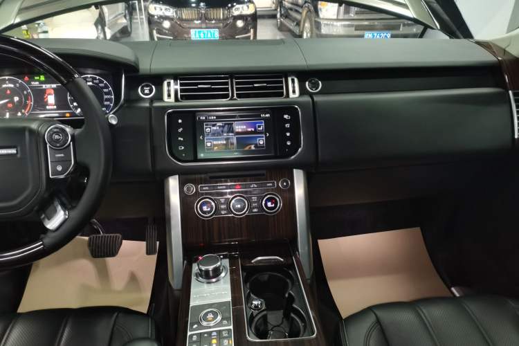 Used Land Rover Range 2016 3.0 SC V6 Vogue SE Long-Wheelbase Edition Audio And AC Panel