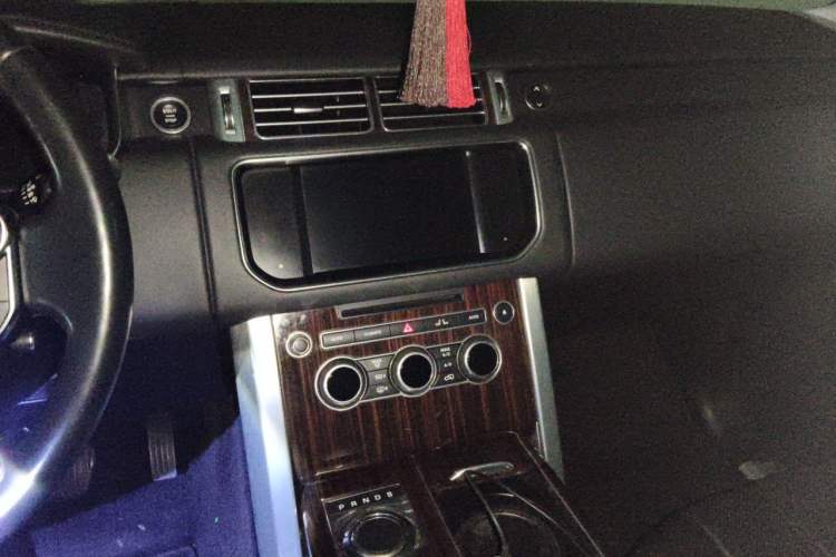 Used Land Rover Range 2016 3.0 SC V6 Vogue Extended Version Audio And AC Panel