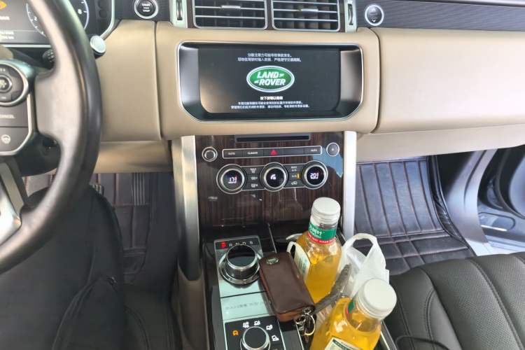 Used Land Rover Range 2016 3.0 SC V6 Vogue Extended Version Audio And AC Panel