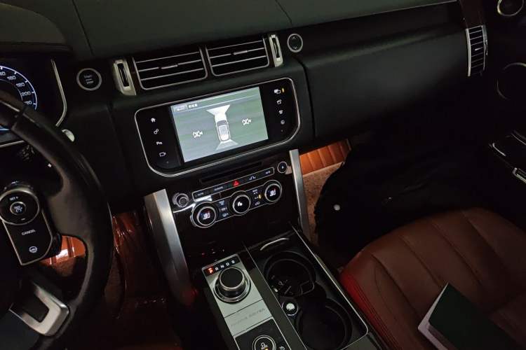 Used Land Rover Range 2016 3.0 SC V6 Vogue SE Long-Wheelbase Edition Audio And AC Panel